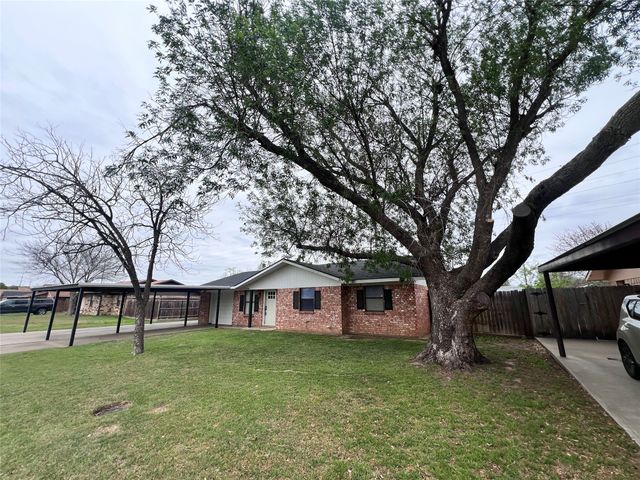 113 Candlestick Drive, Graham, TX 76450
