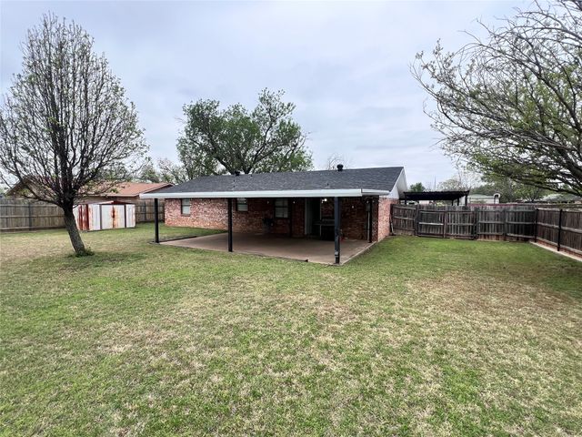 113 Candlestick Drive, Graham, TX 76450
