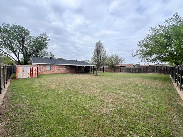 113 Candlestick Drive, Graham, TX 76450