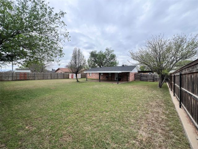 113 Candlestick Drive, Graham, TX 76450