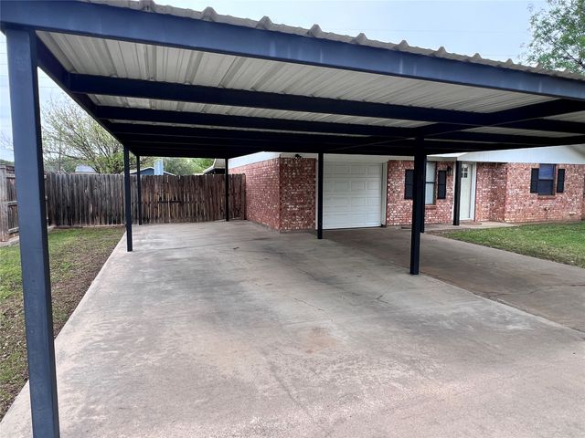 113 Candlestick Drive, Graham, TX 76450