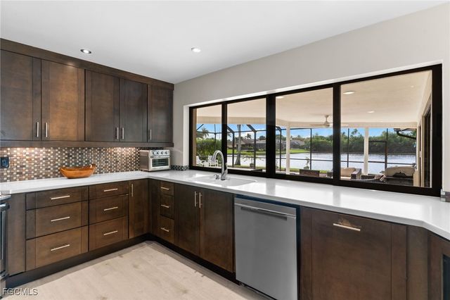 864 S Town And River DR, Fort Myers, FL 33919