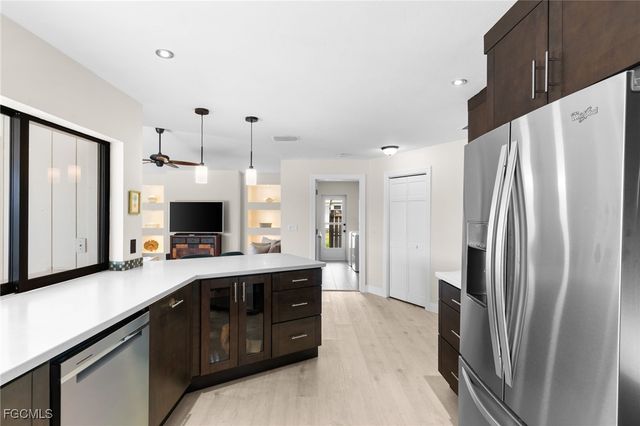 864 S Town And River DR, Fort Myers, FL 33919