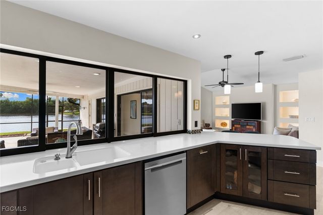 864 S Town And River DR, Fort Myers, FL 33919