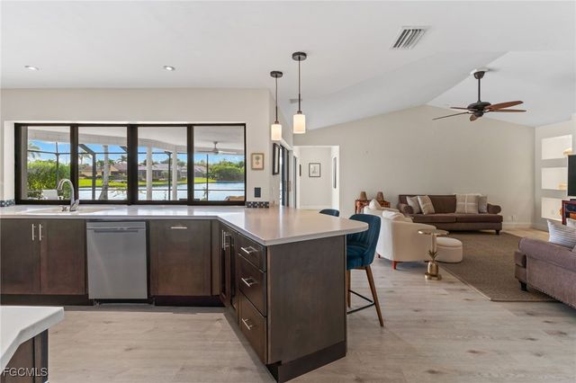 864 S Town And River DR, Fort Myers, FL 33919