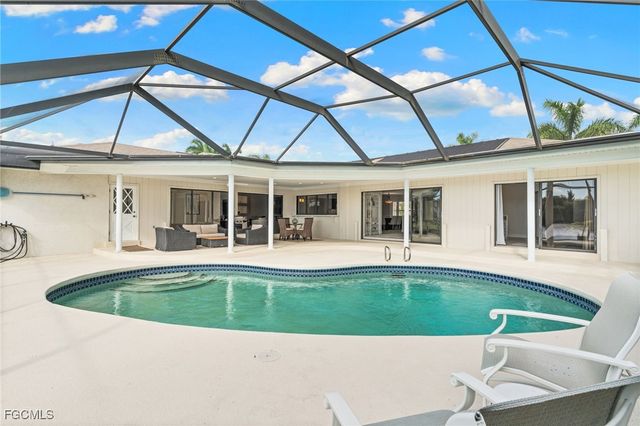 864 S Town And River DR, Fort Myers, FL 33919