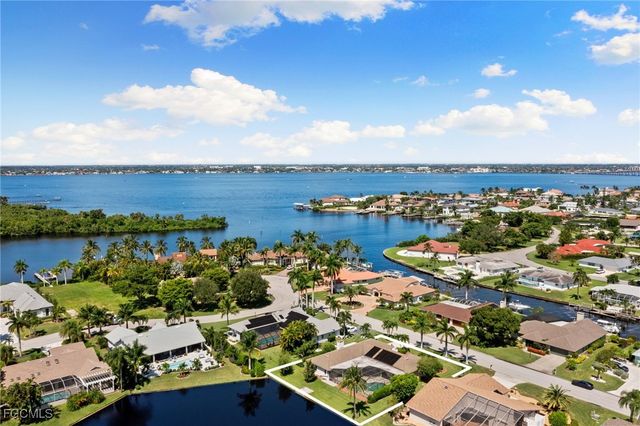 864 S Town And River DR, Fort Myers, FL 33919