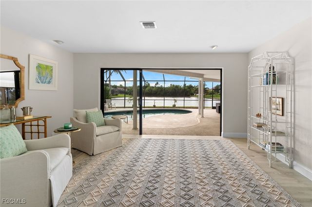 864 S Town And River DR, Fort Myers, FL 33919