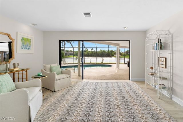 864 S Town And River DR, Fort Myers, FL 33919