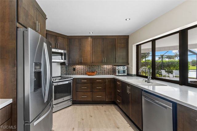 864 S Town And River DR, Fort Myers, FL 33919