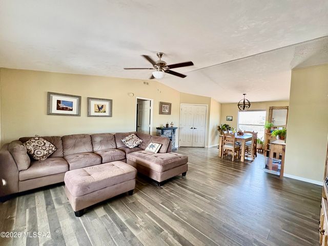 13770 E Fire Dancer Road, Vail, AZ 85641