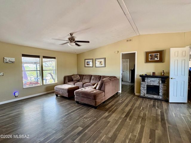 13770 E Fire Dancer Road, Vail, AZ 85641