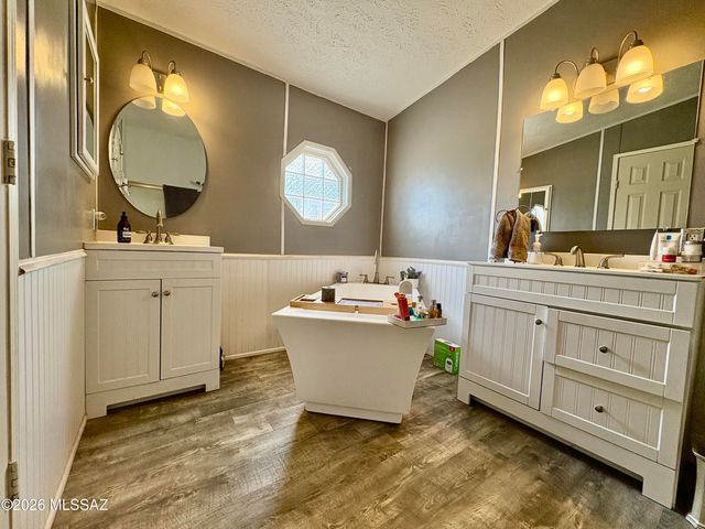 13770 E Fire Dancer Road, Vail, AZ 85641