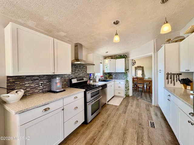 13770 E Fire Dancer Road, Vail, AZ 85641