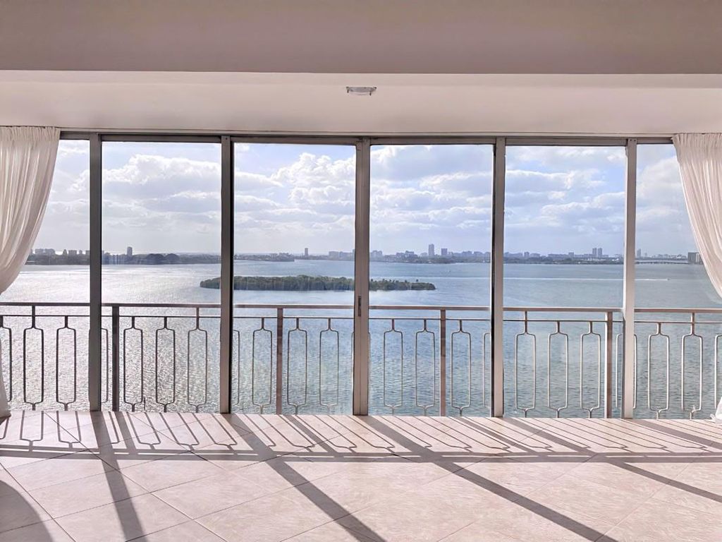 11111 Biscayne Boulevard 1901, Miami, FL 33181