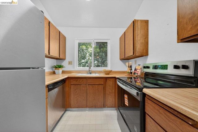 5400 Mountain Blvd 120, Oakland, CA 94619