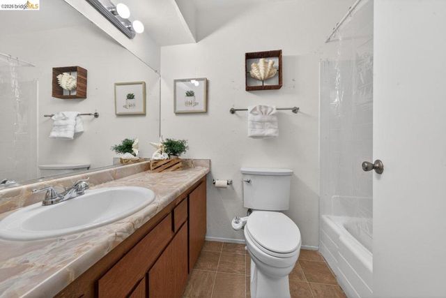 5400 Mountain Blvd 120, Oakland, CA 94619