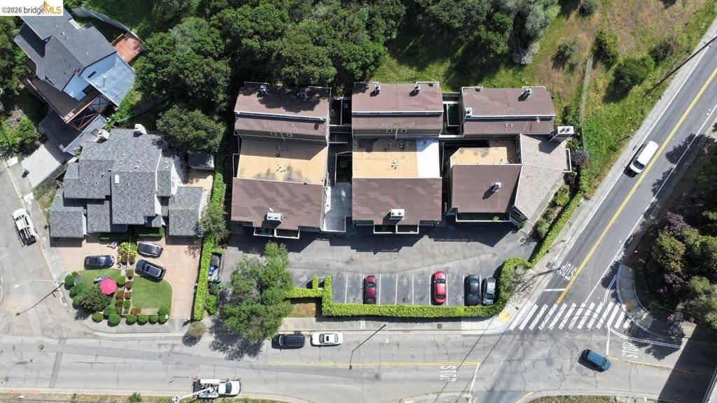 Image 3 of property listing at 5400 Mountain Blvd 120, Oakland, CA 94619