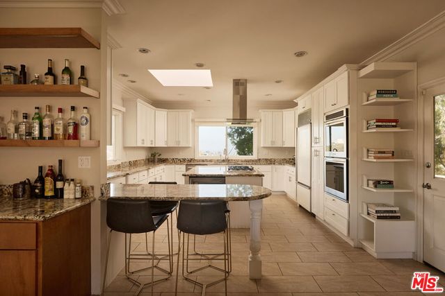 1018 N Tigertail Road, Los Angeles, CA 90049