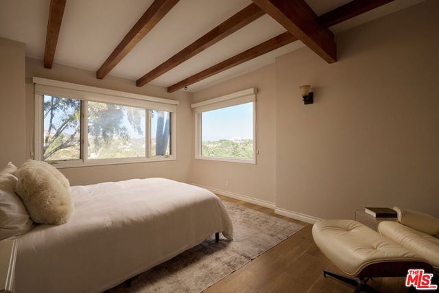 1018 N Tigertail Road, Los Angeles, CA 90049