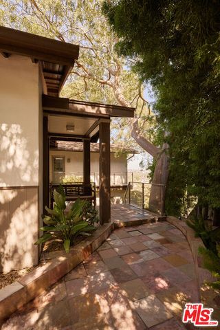 1018 N Tigertail Road, Los Angeles, CA 90049