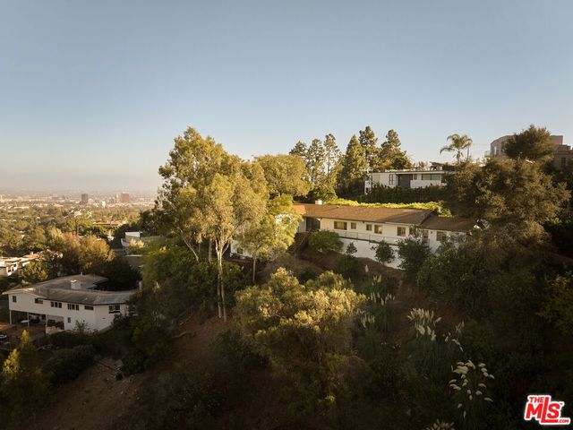 1018 N Tigertail Road, Los Angeles, CA 90049