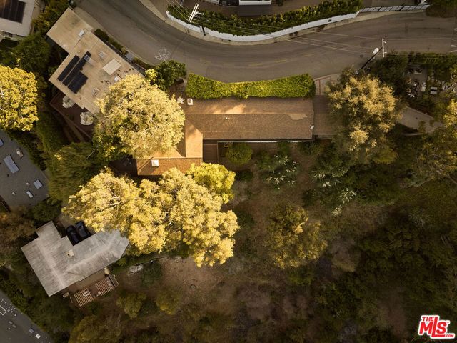 1018 N Tigertail Road, Los Angeles, CA 90049