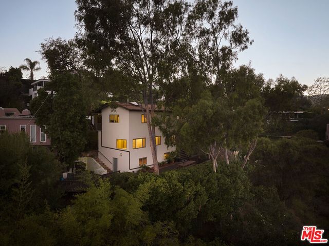 1018 N Tigertail Road, Los Angeles, CA 90049