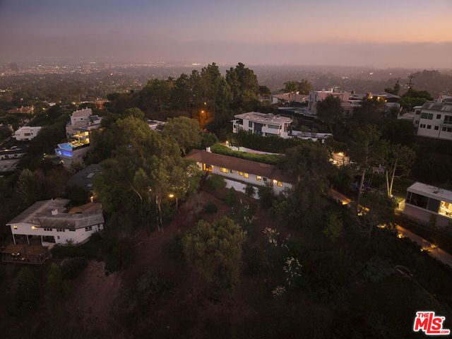 1018 N Tigertail Road, Los Angeles, CA 90049