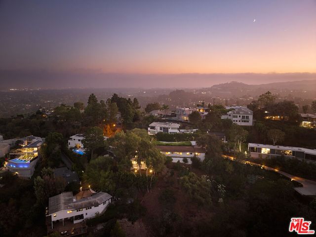1018 N Tigertail Road, Los Angeles, CA 90049