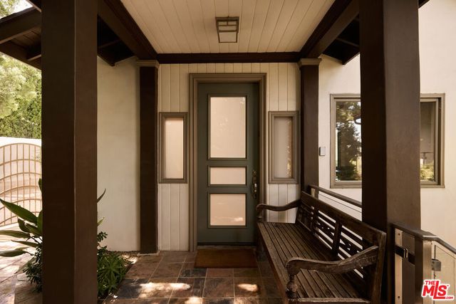 1018 N Tigertail Road, Los Angeles, CA 90049