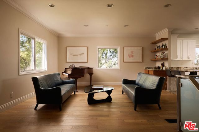1018 N Tigertail Road, Los Angeles, CA 90049