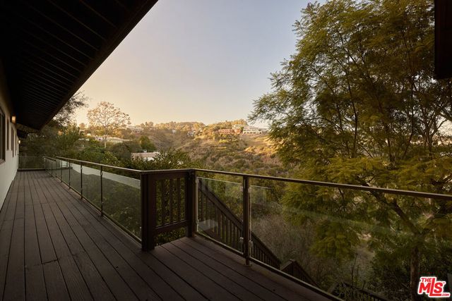 1018 N Tigertail Road, Los Angeles, CA 90049