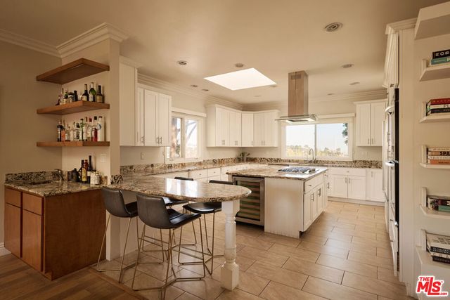 1018 N Tigertail Road, Los Angeles, CA 90049
