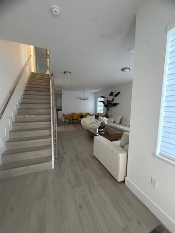 14651 SW 21st St, Miami, FL 33175