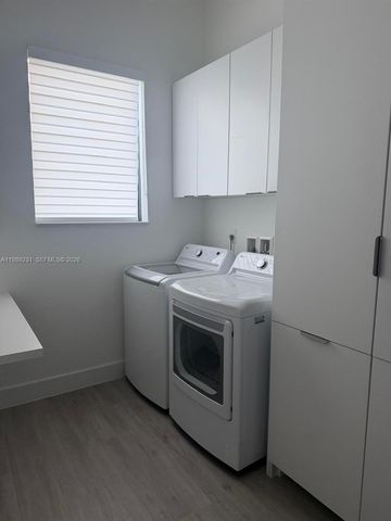 14651 SW 21st St, Miami, FL 33175