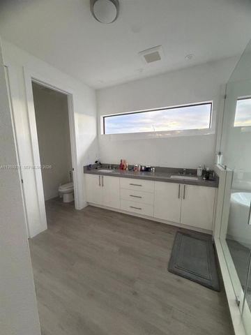 14651 SW 21st St, Miami, FL 33175