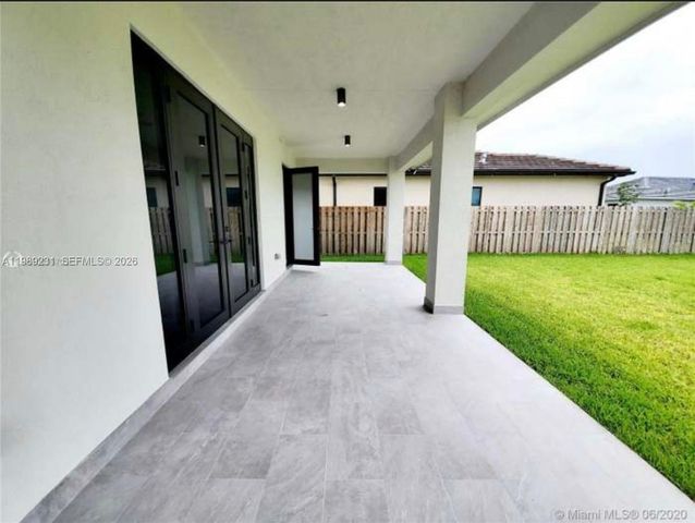 14651 SW 21st St, Miami, FL 33175