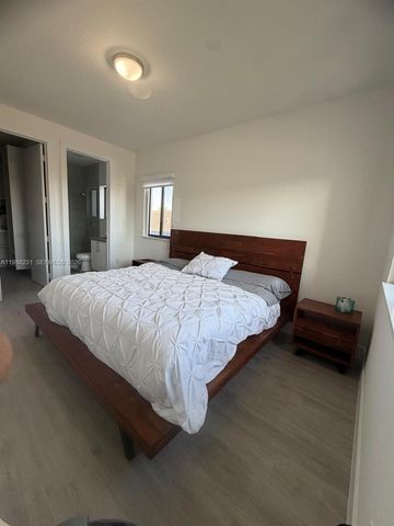 14651 SW 21st St, Miami, FL 33175