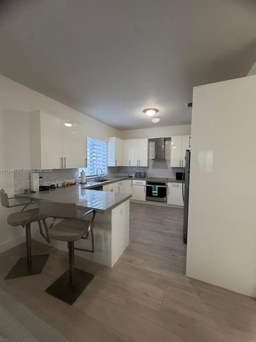 14651 SW 21st St, Miami, FL 33175