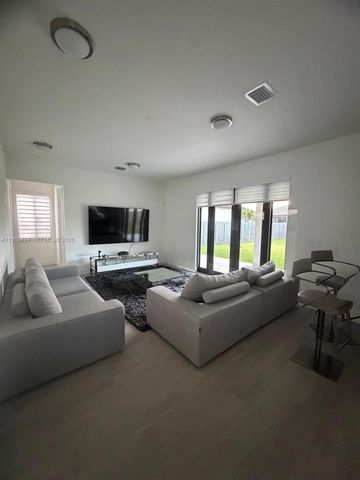 14651 SW 21st St, Miami, FL 33175