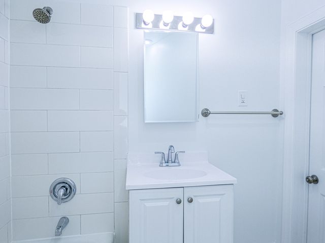 2044 W 19th Street 3R, Chicago, IL 60608