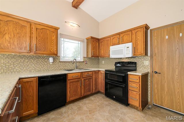 1 Pine Tree Court, St Peters, MO 63376