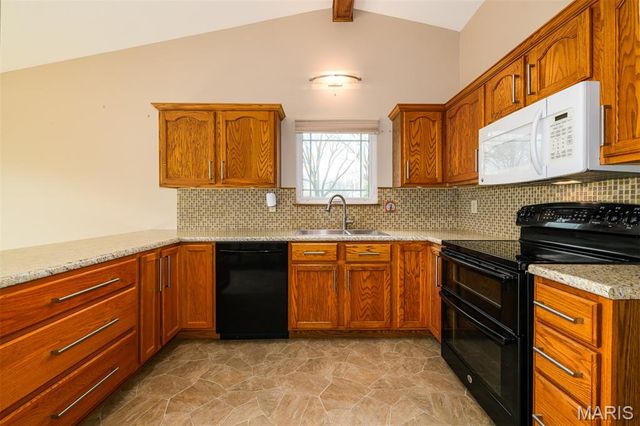 1 Pine Tree Court, St Peters, MO 63376