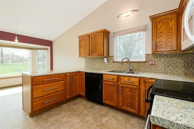 1 Pine Tree Court, St Peters, MO 63376