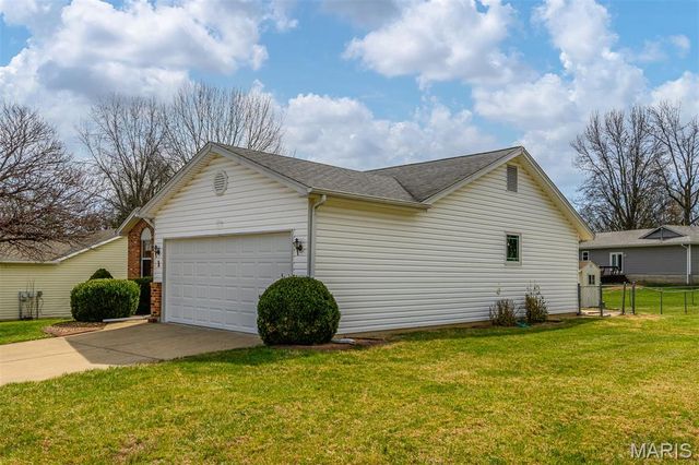 1 Pine Tree Court, St Peters, MO 63376