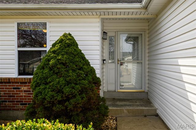 1 Pine Tree Court, St Peters, MO 63376