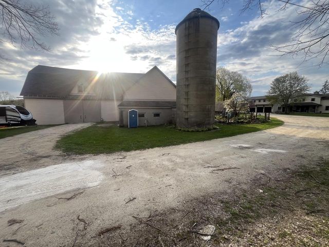 8817 Cedar Sauk ROAD, Saukville, WI 53080