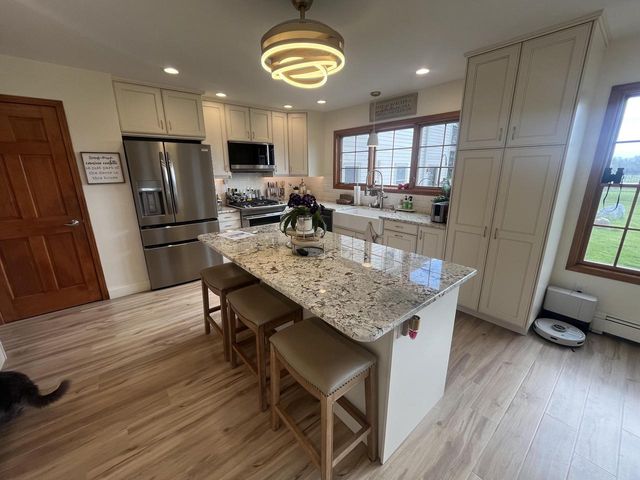 8817 Cedar Sauk ROAD, Saukville, WI 53080