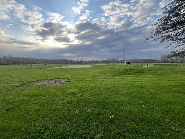 8817 Cedar Sauk ROAD, Saukville, WI 53080